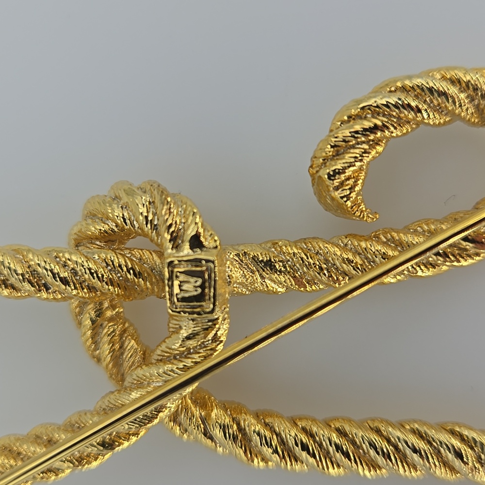Gold Tone Twisted Rope "K" Initial Brooch - Picture 3 of 6